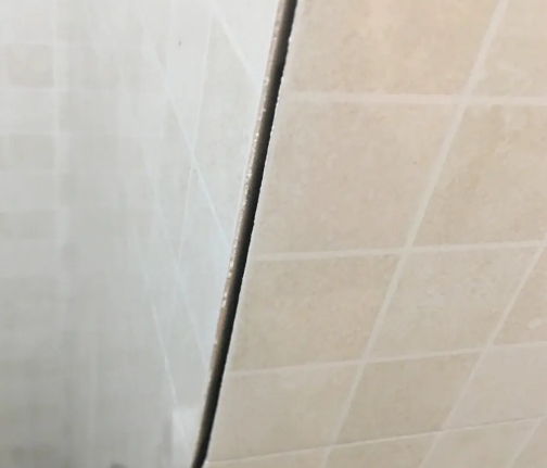 武胜瓷砖空鼓维修公司分享阳台瓷砖脱落的修复过程可以分为以下几个步骤
