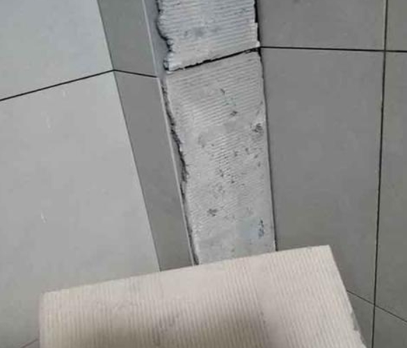 武胜瓷砖空鼓维修公司分享下厨房瓷砖脱落的补救措施。